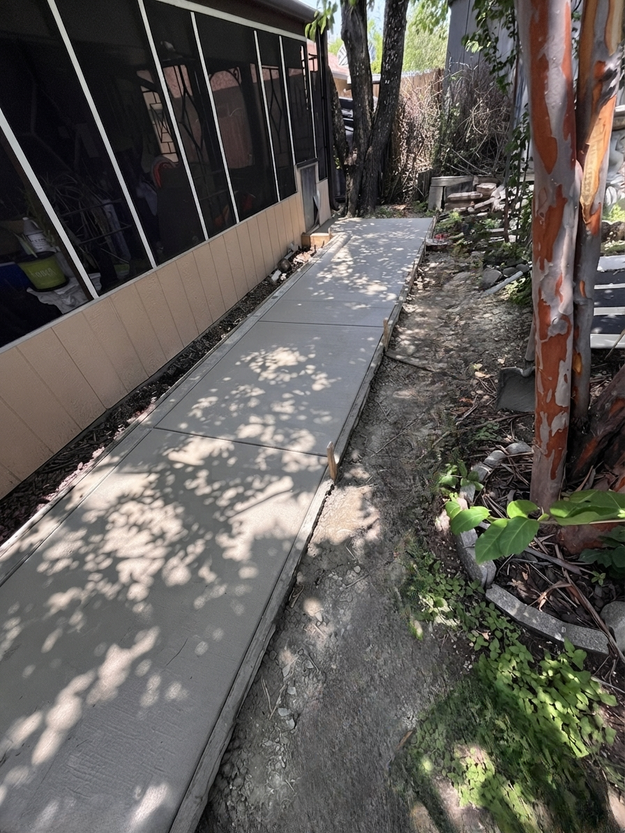 Concrete walkway screened porch crape myrtle concrete contractor Temple TX Martinez Construction