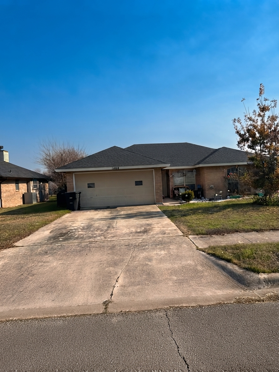 Roofing contractor Martinez Construction ranch home with charcoal roof at 1409 in Killeen TX
